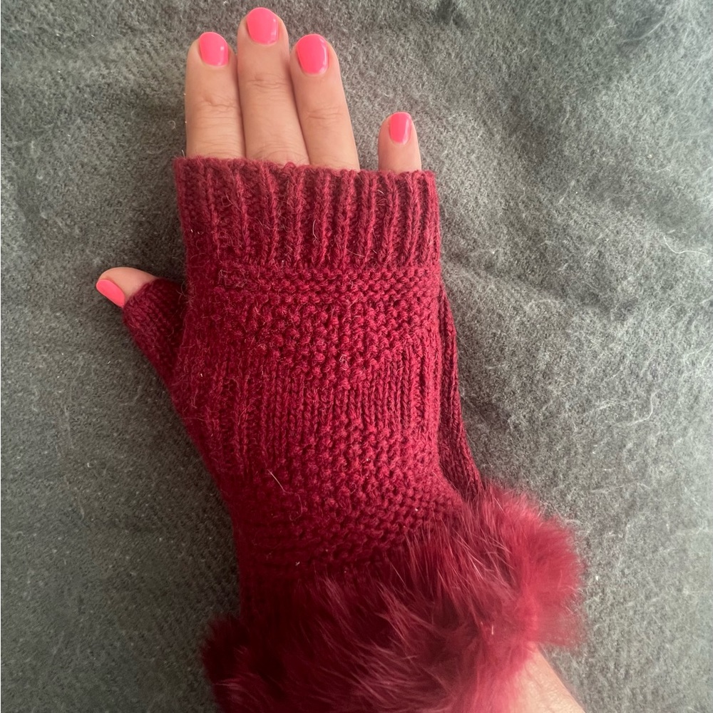 SHIRALEAH CHICAGO wine Faye fingerless fur gloves NWT